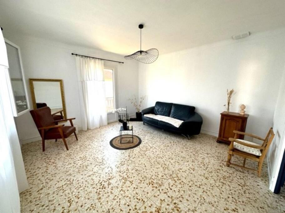 Appartement St Laurent سان لوران دي لا سالانك المظهر الخارجي الصورة
